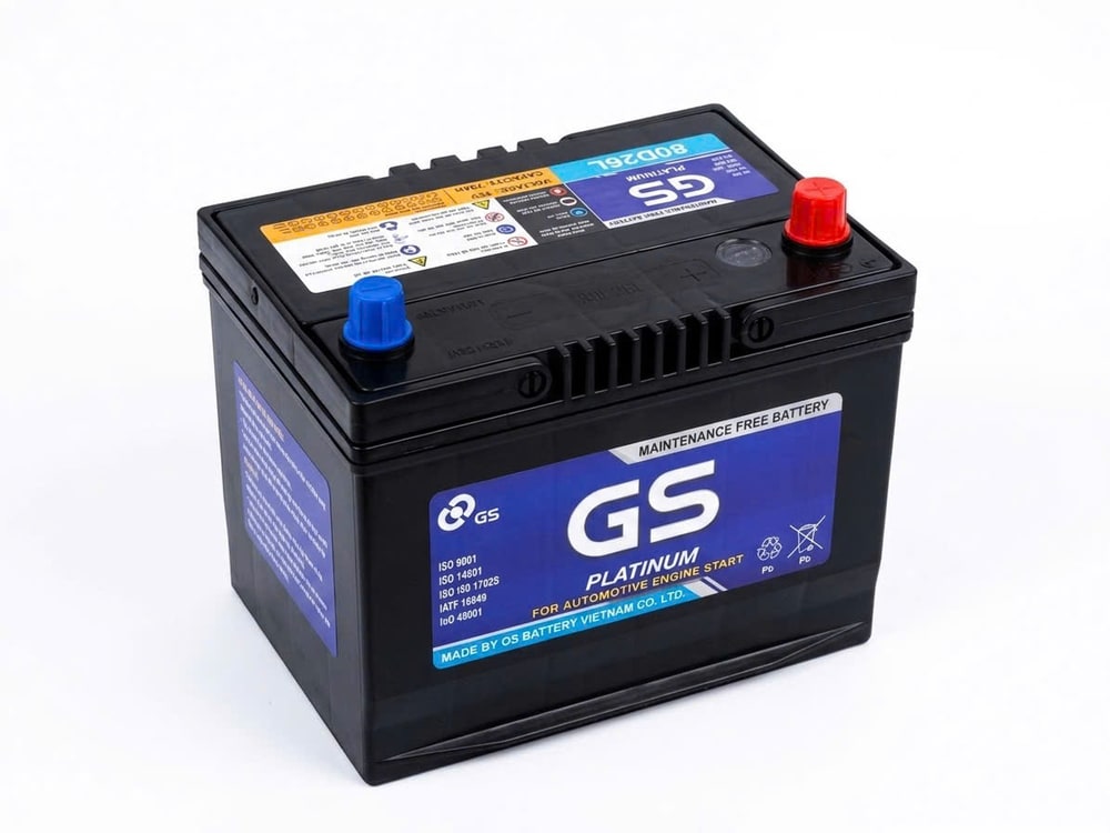 Ắc quy GS Platinum 80D26L miễn bảo dưỡng, nhìn chếch ba phần tư